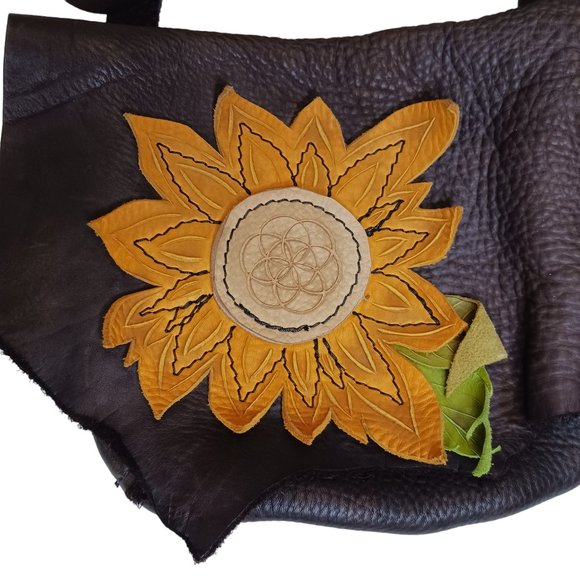 Tread Light  handmade leather purse - Picture 2 of 8